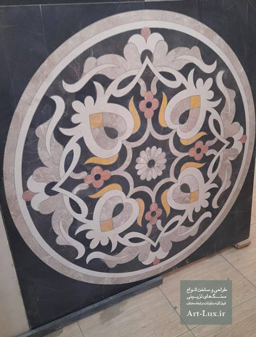 حجر بعيدًا في المصعد