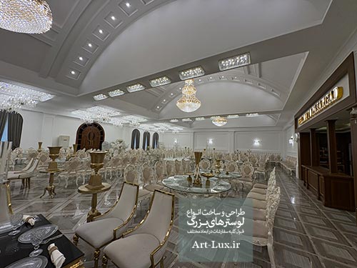 تصميم متكامل للقاعة مع الثريات