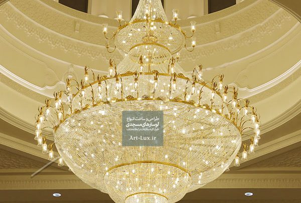 نوری الهی در دل مسجد... طراحی فاخر با کریستال‌های درخشان.
